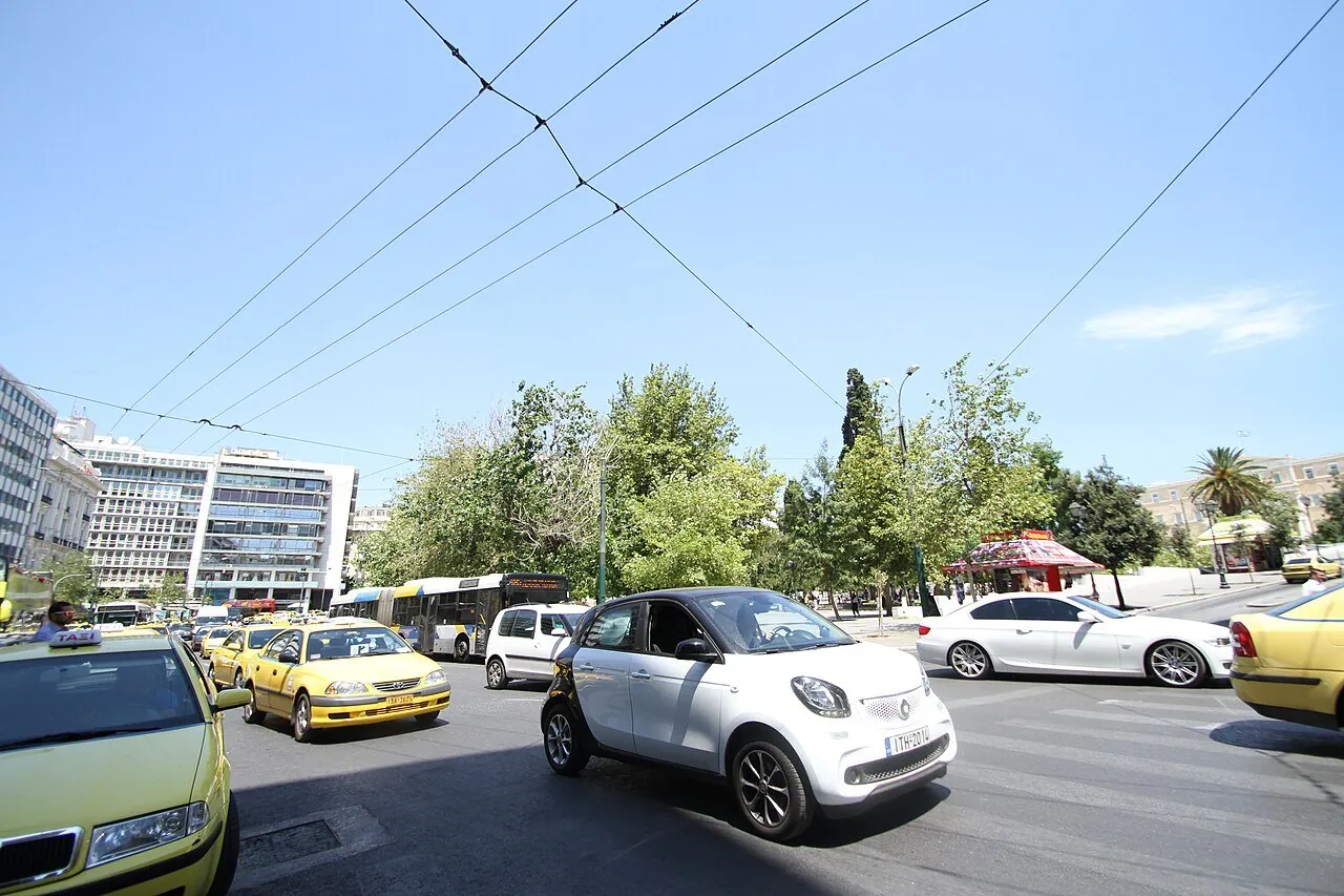Απόσυρση ταξί, κίτρινο ταξί σε δρόμο της Αθήνας